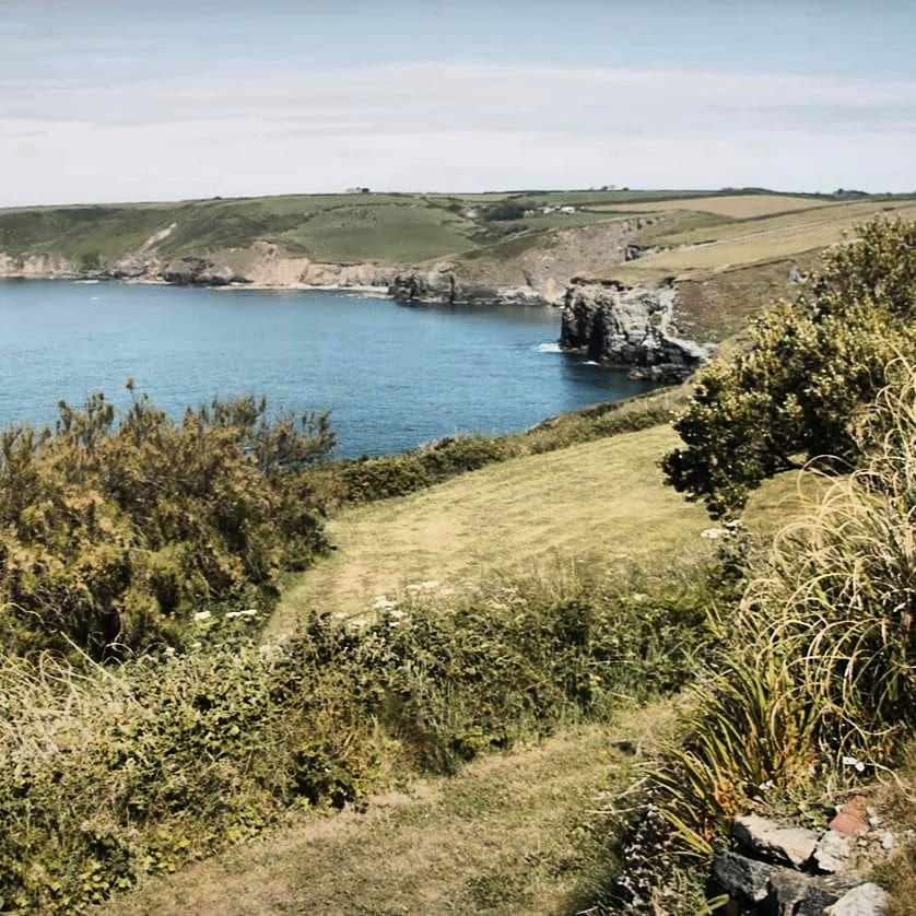 Smell the sea 🌊 and feel the sky 🌥 let your soul and spirit fly 🦄 #happyfeethiker #happyhiking #hikewalkexplore