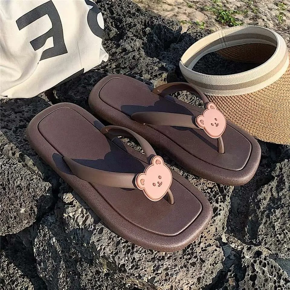 M11shop's tweet photo. #พร้อมส่ง น้องแตะหมี 150(รวมส่ง)🧸🐈🥑
Size มี 3 ขนาด
36-37 38-39 40-41 
แนะนำให้+1 size
มีสีครีม สีน้ำตาล สีดำ
สีน้องคือมินิมอลสุดๆ
.
.
#รองเท้า #รองเท้าแตะ #รองเท้าแตะแฟชั่น #ของมันต้องมี  #ปรมาจารย์ลัทธิมาร #แพททริค #เนเน่ #PunBNK48 https://t.co/vnLk3aqgHj