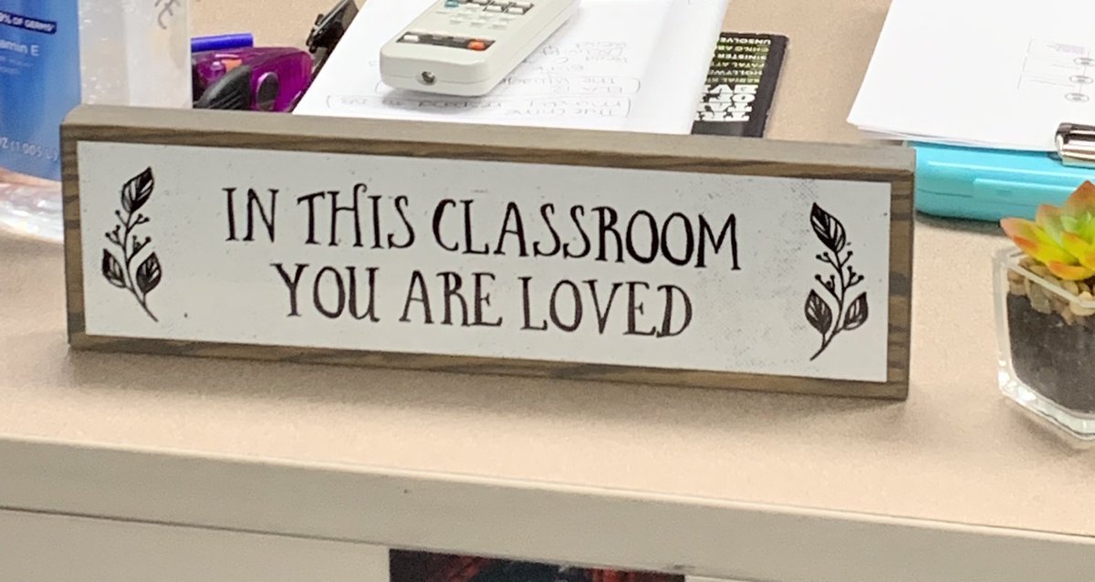 TeachWithHodge's tweet photo. Welcome back Flashes! Stop by room 434 this year for any info about SADD Club, NHS, or just to say hi ! :) #BacktoSchool2021 #FlashesNation https://t.co/eS62iY5hwS