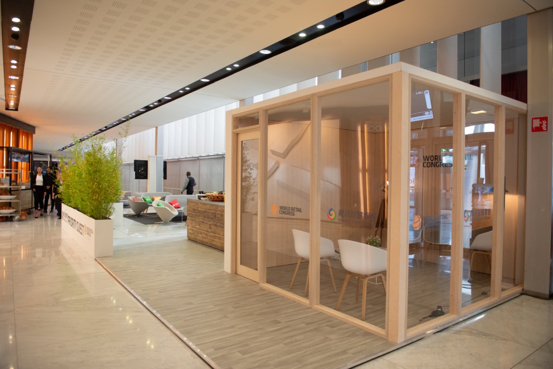 Showcase tweet media