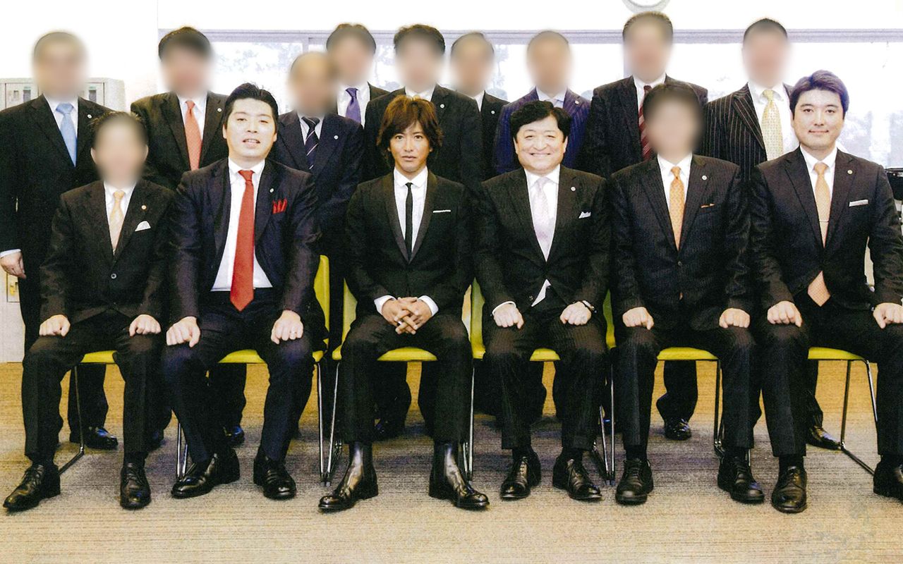 ままれ この写真キムタクがシークレットブーツなのバレバレすぎでしょ ズボンつんつるてんだぞ T Co Nt6ixroa5r Twitter