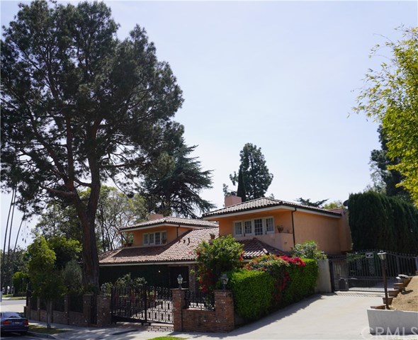 IrvtonsBroker's tweet photo. Ready for a change? This 5 BD/ 5 BA in Los Angeles won't be on the market long.  https://t.co/Og3lmn9WTU https://t.co/bDAnG62bIB