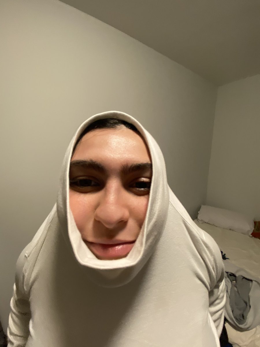 nikodeve's tweet image. congrats juli! you did it 🧡💙 #UFGrad