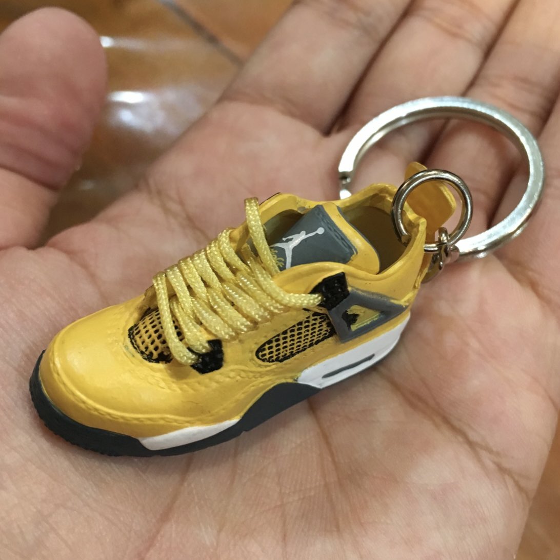 ddm_ShuntA's tweet photo. 憧れのお靴。
遂に実物GETしました⚡️⚡️⚡️
#jordan4lightning https://t.co/lZ4aD3V8u4