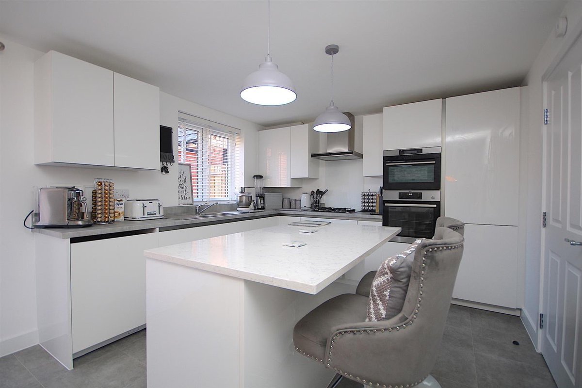 NFLeicester's tweet photo. 🎉 𝗡𝗘𝗪 𝗟𝗜𝗦𝗧𝗜𝗡𝗚! 🎉 3 Bedroom Detached in #Lubbesthorpe. £325,000. 📞 us on 0116 366 5666 to arrange your viewing! 😊 https://t.co/U9o5HMSb8M
