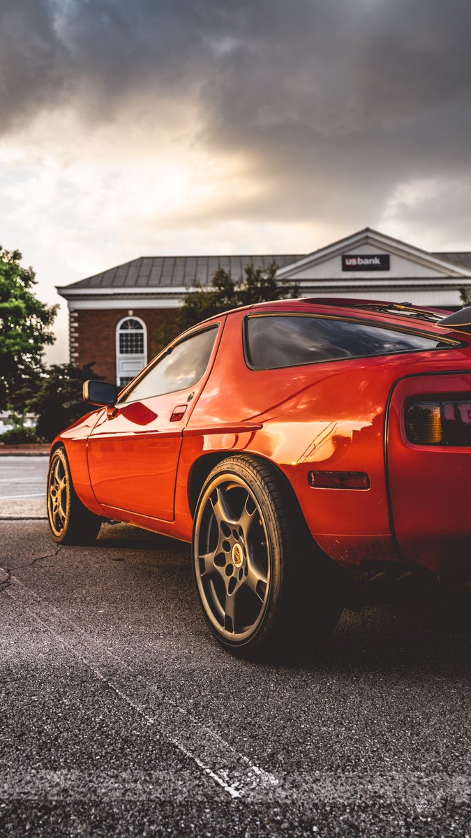 Topography_jess's tweet photo. 1986.5 Porsche 928S 5.0 V8
#Porsche #antiqueauto #carphotography #carphoto #928S https://t.co/lJcg88hmsK