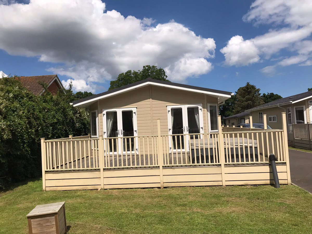 𝗦𝘁𝘂𝗻𝗻𝗶𝗻𝗴 𝟮 𝗕𝗲𝗱 𝗟𝘂𝘅𝘂𝗿𝘆 𝗛𝗼𝗹𝗶𝗱𝗮𝘆 𝗟𝗼𝗱𝗴𝗲 𝗥𝗲𝗻𝘁𝗮𝗹. 𝗦𝗶𝘁𝘂𝗮𝘁𝗲𝗱 𝗶𝗻 𝘁𝗵𝗲 𝗵𝗲𝗮𝗿𝘁 𝗼𝗳 𝗡𝗼𝗿𝘁𝗵 𝗡𝗼𝗿𝗳𝗼𝗹𝗸. 𝗠𝗲𝘀𝘀𝗮𝗴𝗲 𝗳𝗼𝗿 𝗱𝗲𝘁𝗮𝗶𝗹𝘀. #holiday #ukrental #staycation #Norfolk #rental #holidaylet
