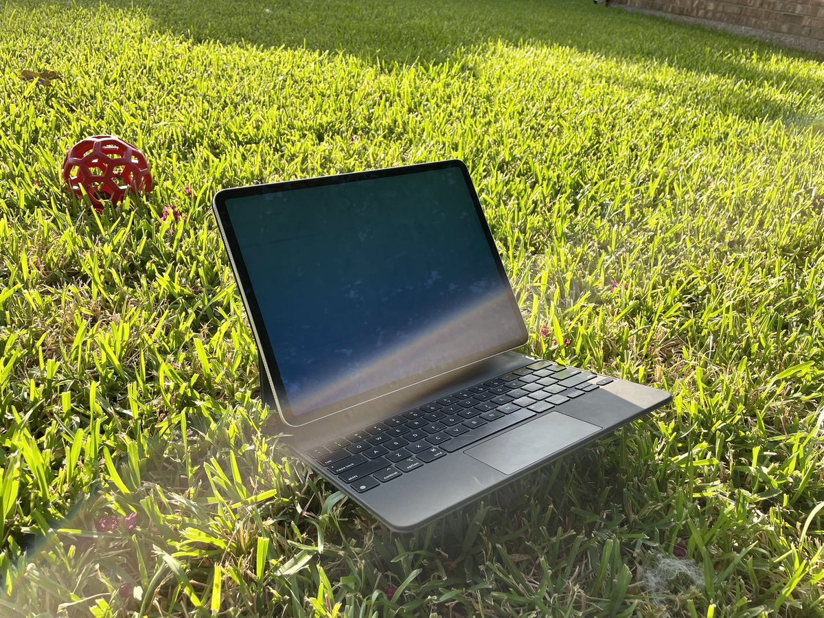 BonsaiSgt's tweet photo. Magic Keyboard.

Shot on 12 mini https://t.co/Zt4vA5KCkI