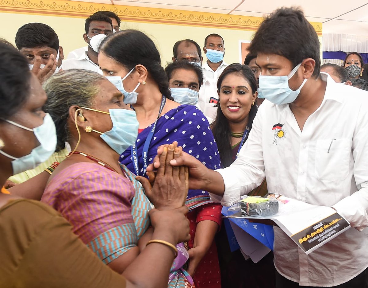 Udhaystalin's tweet photo. கலைஞரின் 3-ம் ஆண்டு நினைவு நாளான இன்று மாற்றுத்திறனாளிகள் நலத்துறை சார்பில் 30 பயனாளிகளுக்கு,  காது கேட்கும் கருவிகள் 9, தையல் மெஷின், மூன்று சக்கர வண்டி, ரோலேட்டர் 6, வங்கி கடன் &amp; மாத உதவித்தொகை 4 பேருக்கு , வங்கிக்கடன் பரிந்துரைகள் 8 பேருக்கு வழங்கினோம். 
#RememberingKalaignar https://t.co/SkUvpSNkdF