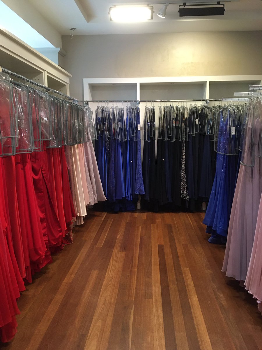 faesflower's tweet image. When you walk into a dress boutique &amp;amp; it’s exactly how you pictured the fictional one you created for your OC. If only I went before creating “Lilies &amp;amp; Lace” in #ThreadsOfTruth Part 1/4