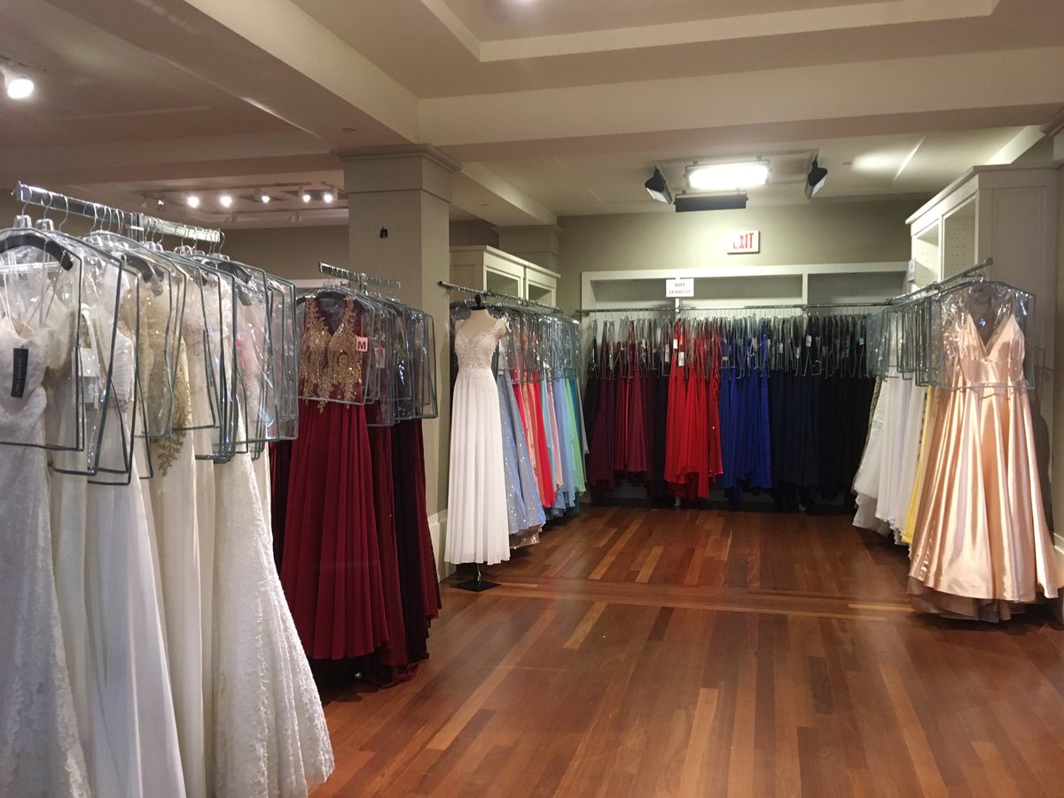 faesflower's tweet image. When you walk into a dress boutique &amp;amp; it’s exactly how you pictured the fictional one you created for your OC. If only I went before creating “Lilies &amp;amp; Lace” in #ThreadsOfTruth Part 1/4