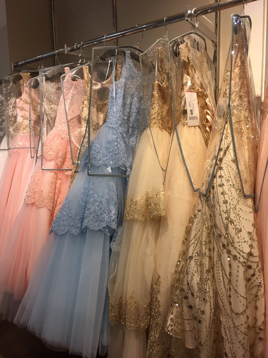 faesflower's tweet image. When you walk into a dress boutique &amp;amp; it’s exactly how you pictured the fictional one you created for your OC. If only I went before creating “Lilies &amp;amp; Lace” in #ThreadsOfTruth Part 1/4