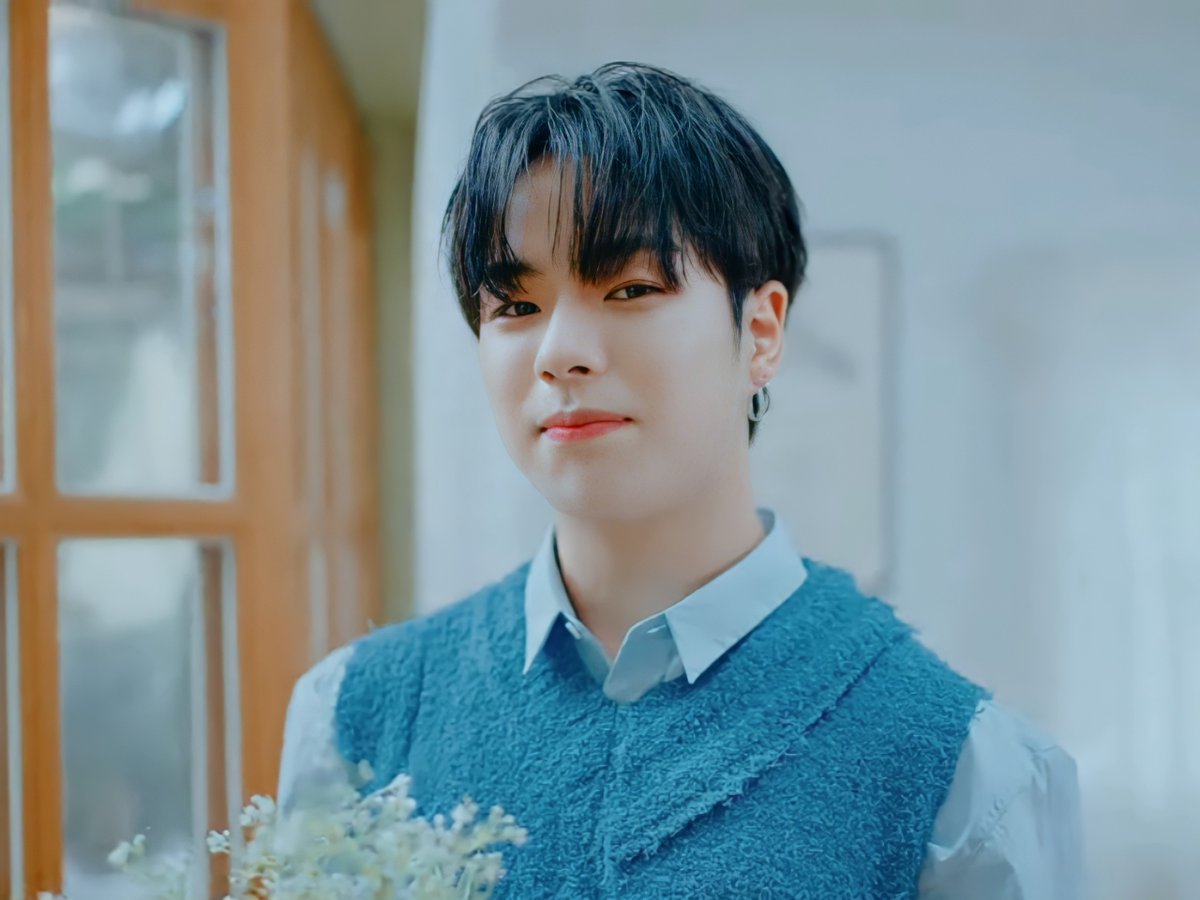 WeGotCrush's tweet photo. [ IT'S FOLLOWBACK SESSION ]

☑️ Follow https://t.co/pHwBng4cNB &amp; https://t.co/WrElDIZw2p

☑️ Retweet this tweet and reply "DONE" below

GO 🦁 https://t.co/L1qm6JkmRa