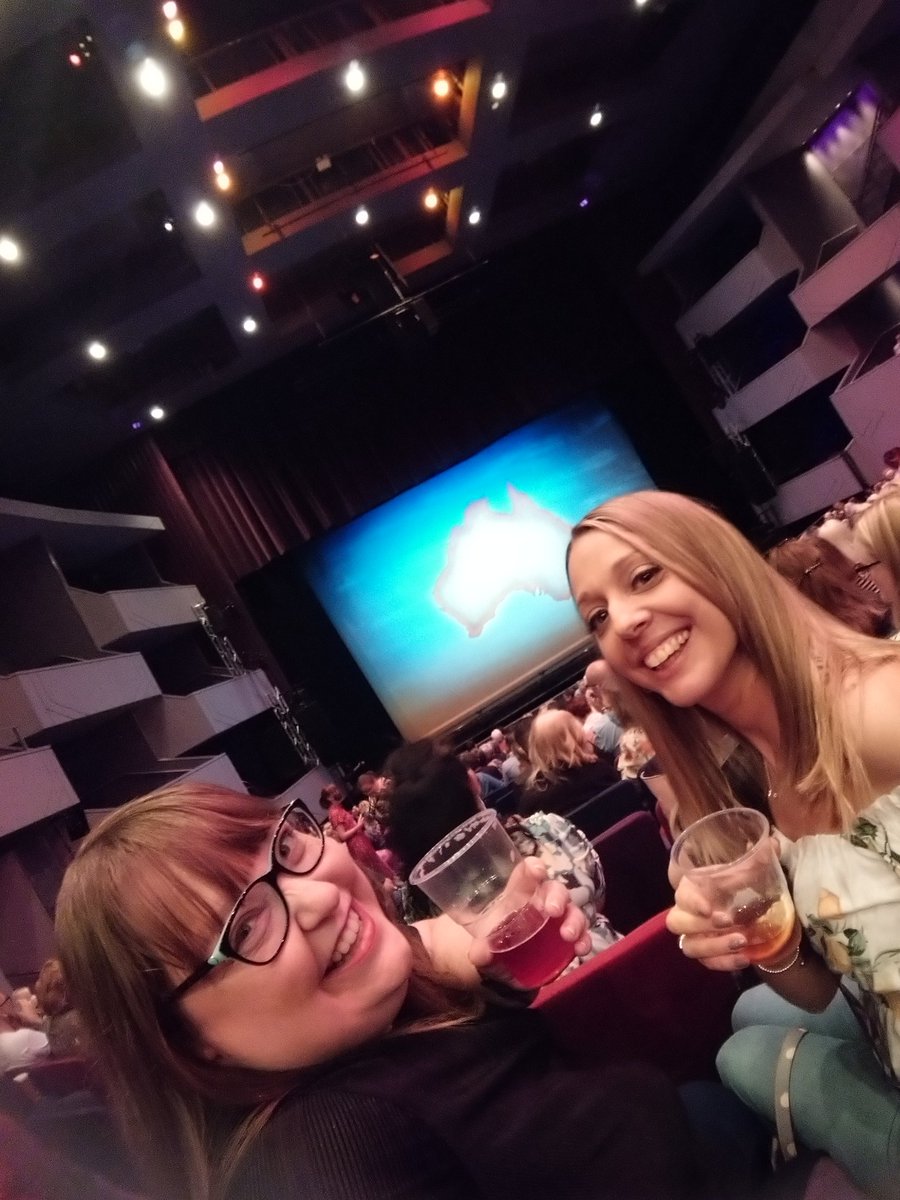 We are here, woop woop! <a href="/irishleanne/">Leanne MacKenzie</a> Break a leg @nickhayesuk @Mi1esWestern 👠🚌🎉