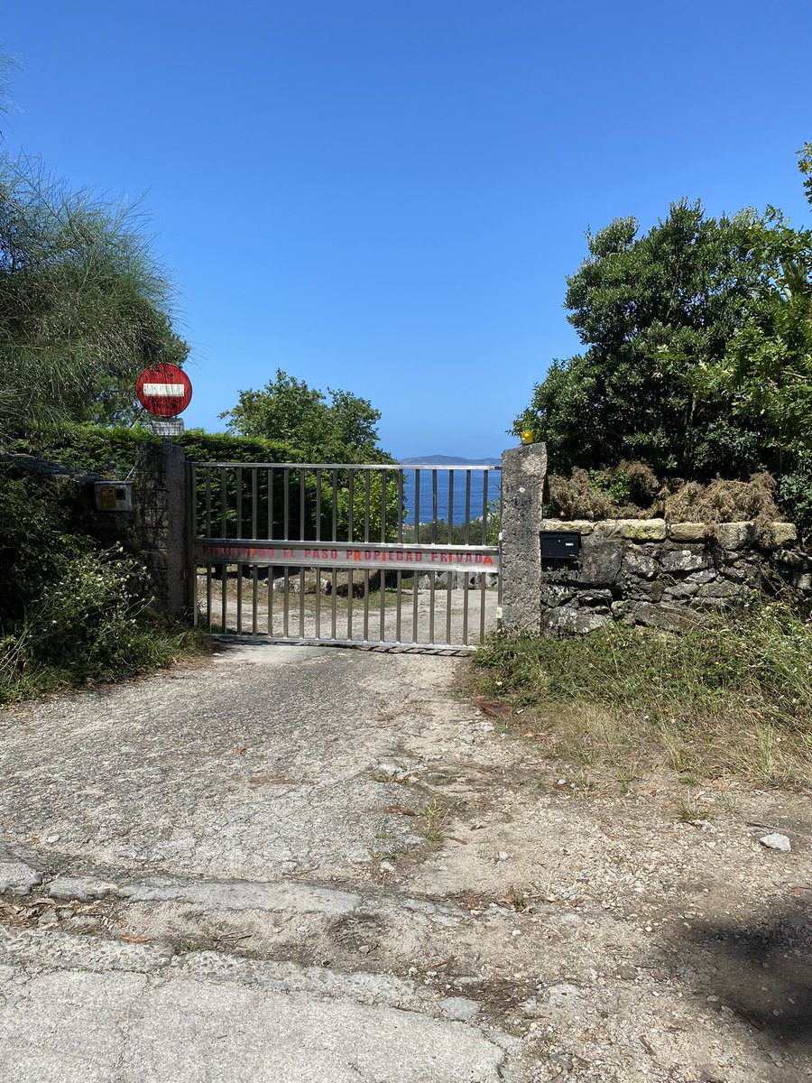JonatanJonan_'s tweet photo. Que normalizado está poñerlle portas ao mar, todos estes kilómetros de “urbanización”, cabo e mar pechados. #puntacouso https://t.co/y8eQDShJat