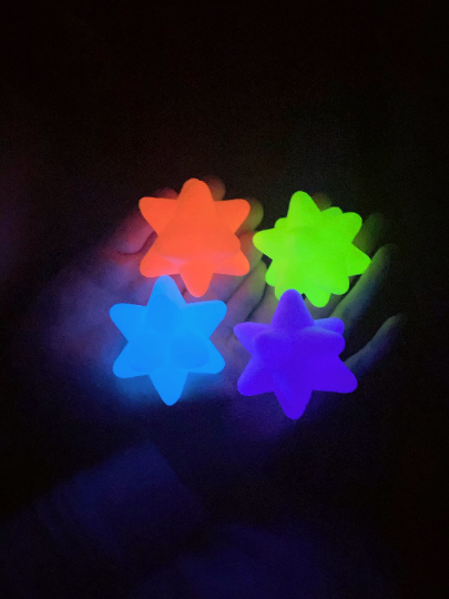bubusnook's tweet photo. Llevabais tiempo esperando y..... ¡¡ta da!! 🥳

¡Ya está aquí la reposición de fragmentos de estrella 🌟

¡Disponibles 10 unidades en mi tienda! 🧡

 https://t.co/TAOJSAjdxX https://t.co/ScSxKcQKYw