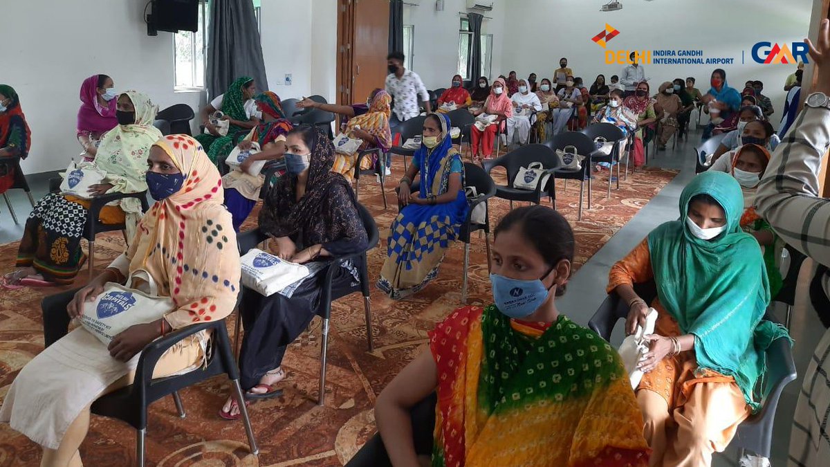GMR Varalakshmi foundation, with 92.7 <a href="/bigfmindia/">BIG FM 92.7</a> have launched #UmeedKePahiye to help women who lost their breadearners during the pandemic. Today,40 beneficiaries were handed push &amp; pull carts that can be used to sell fruits,vegetables,etc
#Delhiairport <a href="/RGIAHyd/">RGIA Hyderabad</a> @newgoaairport