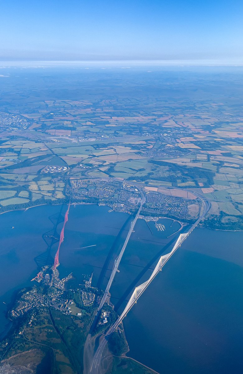 Love it when I get a window seat taking off from Edinburgh! 🏴󠁧󠁢󠁳󠁣󠁴󠁿 #forthbridges #edinburgh #scotland