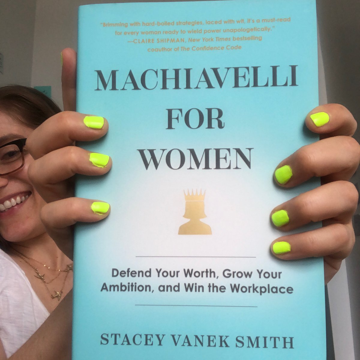 svaneksmith's tweet image. It’s here! After three years of research,
Interviews and typing away, I got an early copy hot 🔥🔥🔥off the presses. Strange and so exciting!!! to actually see it and hold it.
A huge thank you to all the amazing women who shared their work, research and stories with me.
