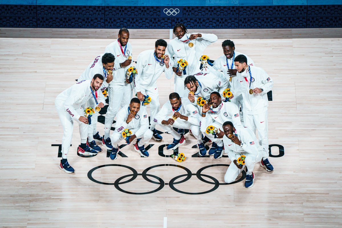 usabasketball's tweet photo. The #Tokyo2020 Olympic Champions 🇺🇸🥇 https://t.co/ueRXQnKQFB