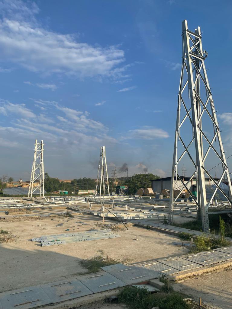 JkptclK's tweet photo. @dipr @kansalrohit69 @hashmatqazi @pddjkofficial @shahbazmirza9 Work: Construction of 100 MVA 132/33 kV GSS Chadoora 
Scheme: Languishing 
Agency: M/S Ali Mohammad Baba &amp; Sons.
Erection of SuperStructure ( C1 Columns ) under progress. https://t.co/ocBOtxvq4k