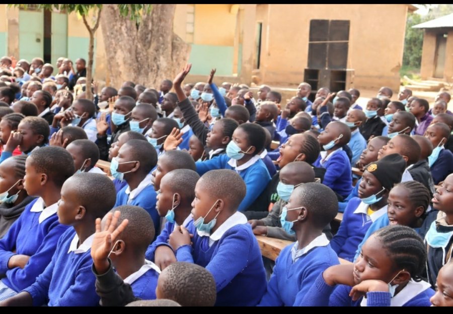 LeeMajdi's tweet photo. Educating the future generation is away of restoring the environment through the exercise of tree planting #AdoptAtreeInitiative @Agevy  @LeeMajdi https://t.co/6hH7o5scts