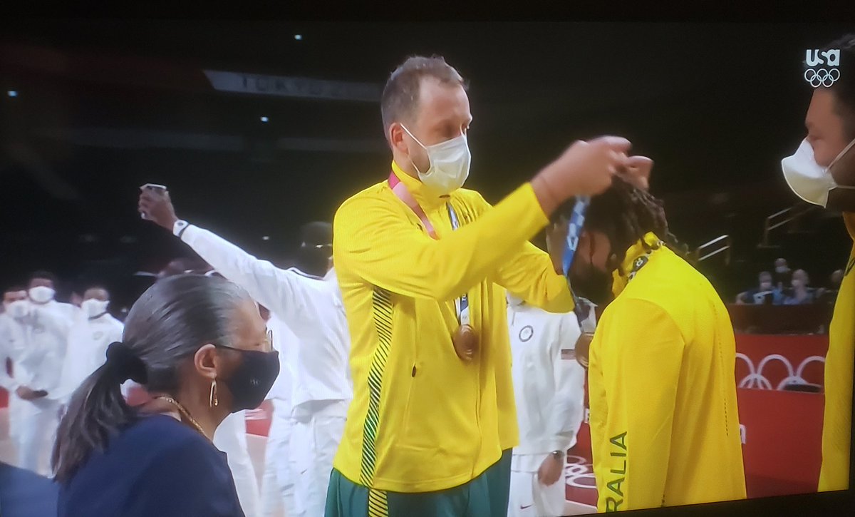 MJ_GoGaels's tweet photo. @rpjward @PickandRollAU There's the epic moment.
#Boomers #PattyThrills
#AussieGaels https://t.co/eJJ5RkyvhR https://t.co/UoLpm4060Q