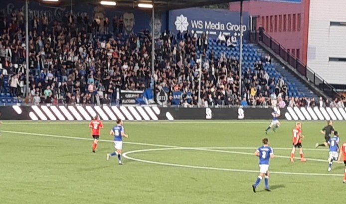 Sfeer was geweldig , eerste 3 punten zijn binnen 💪💪💪 <a href="/mijnfcdenbosch/">FC Den Bosch</a> <a href="/HelmondSport/">Helmond Sport</a>