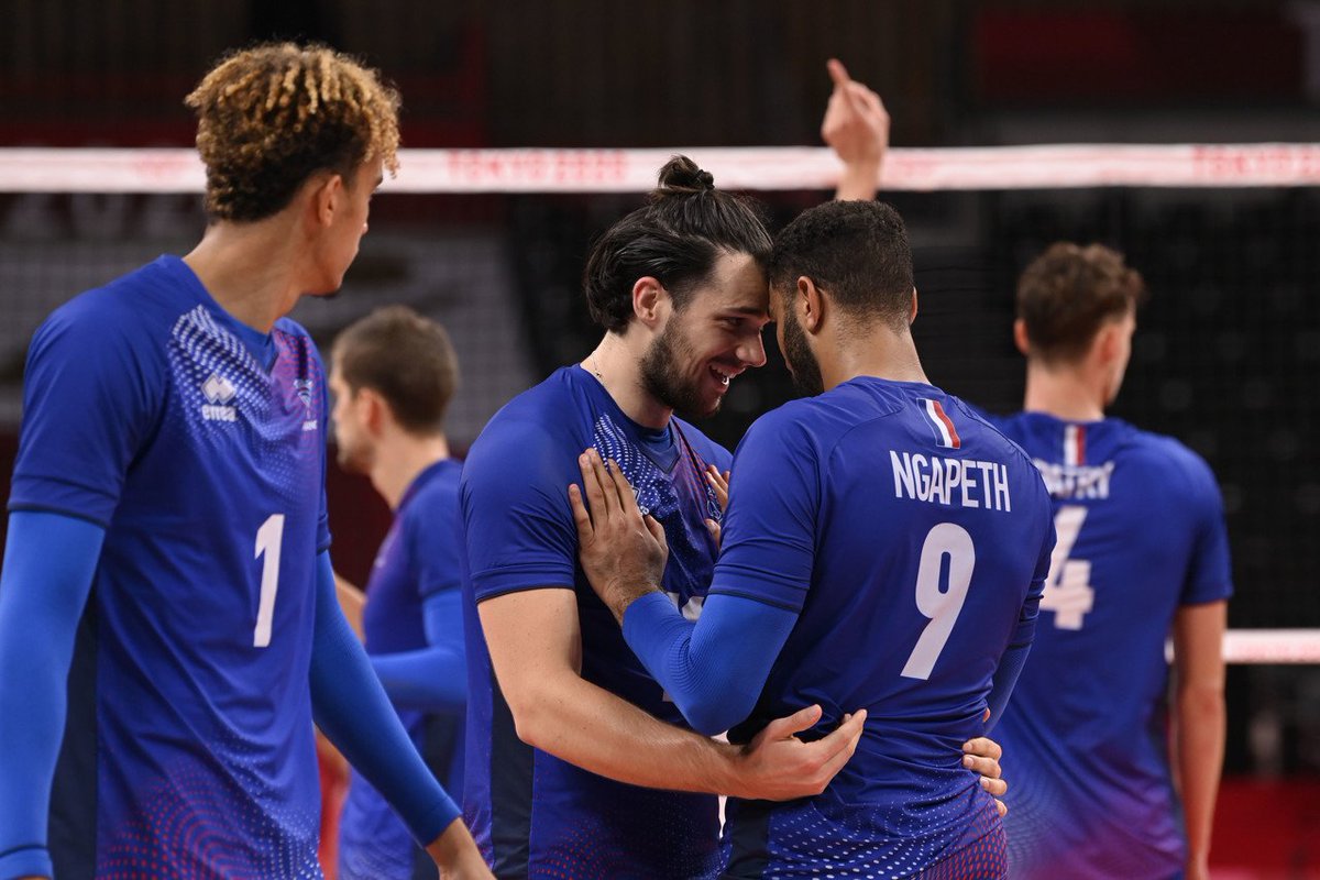 dimdoum__'s tweet photo. #Volleyball
`magic N'gapeth de retour
`Brizard qui distribue comme un magicien
`Patry qui mange des russe au p'tit dej
`grebennikov UN MUR EN DÉFENSE ET EN RÉCEP
`ET NOS CENTRAUX QUI PLANTENT DES CRATÈRES
`UNE ÉQUIPE DE FOU FURIEUX
ALLEZ LES GARS ON VA L'AVOIR ! https://t.co/VYYR5SjmiW