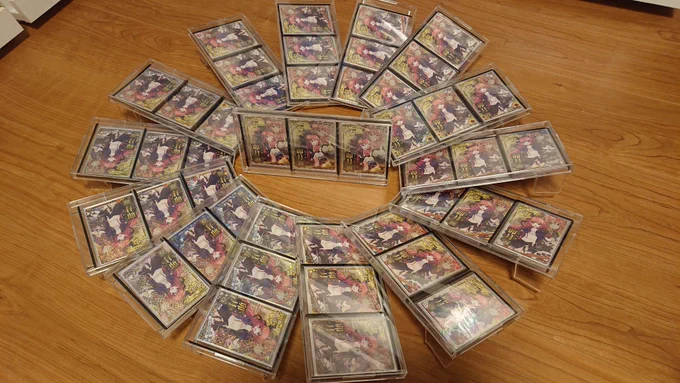 うーちゃん台風接近100均でコスパはいいですがこれはアクリル板ではなく、スチロール樹脂で出来ているので落下に対しての耐久性は無く、あくまで鑑賞用って感じですね。なので爆買いはオススメしません#艦これアーケード 