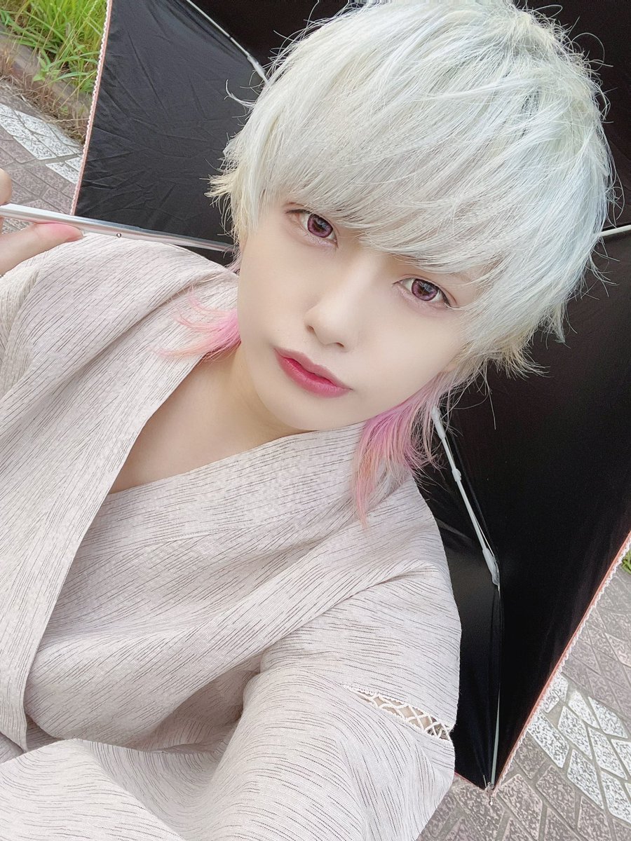 dennou_naochi's tweet photo. 明日は8/28のライブのチケ発です^_^
AREAのステージに立つのは多分ラストなんで見逃さないで欲しい🥲
因みに衣装は浴衣で行こうかなと思っております！
撮影はチェキ10枚ごとに1枚です！
買いたい人はDMして下さい！！

チケットはこちらから(明日やけど)↓↓↓
https://t.co/ER1AeVDY0E… https://t.co/j4lCXTSnNL