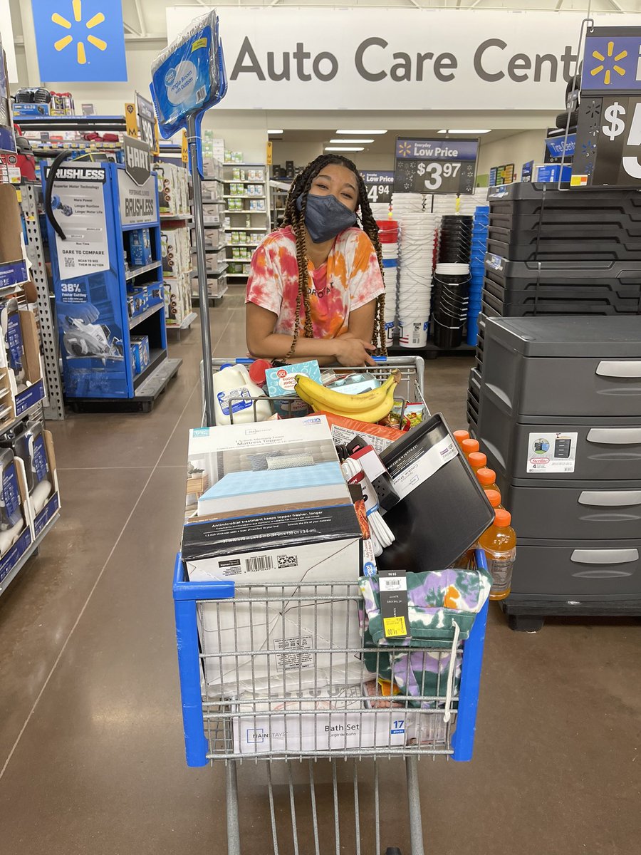 Move in day was a success. Ready for this new chapter! #year2 #sophomoreszn #newbeginnings #godsfavor ❤️🙏🏽