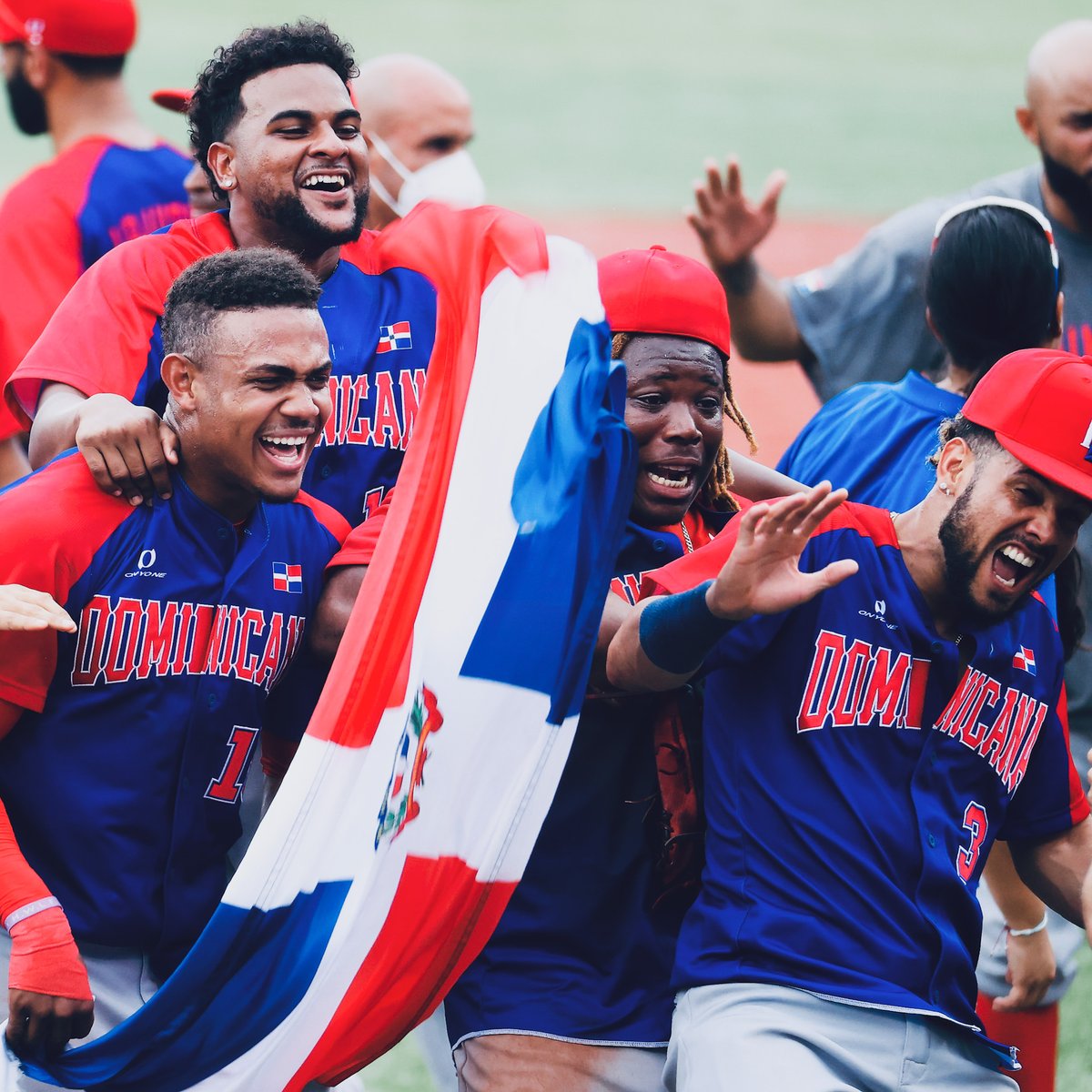 mlbespanol's tweet photo. República Dominicana conquistó medalla de broce en los @juegosolimpicos de Tokio 2020. 🥉 ¡MUCHAS FELICIDADES! 😃👏 https://t.co/L5xyhjo8qQ