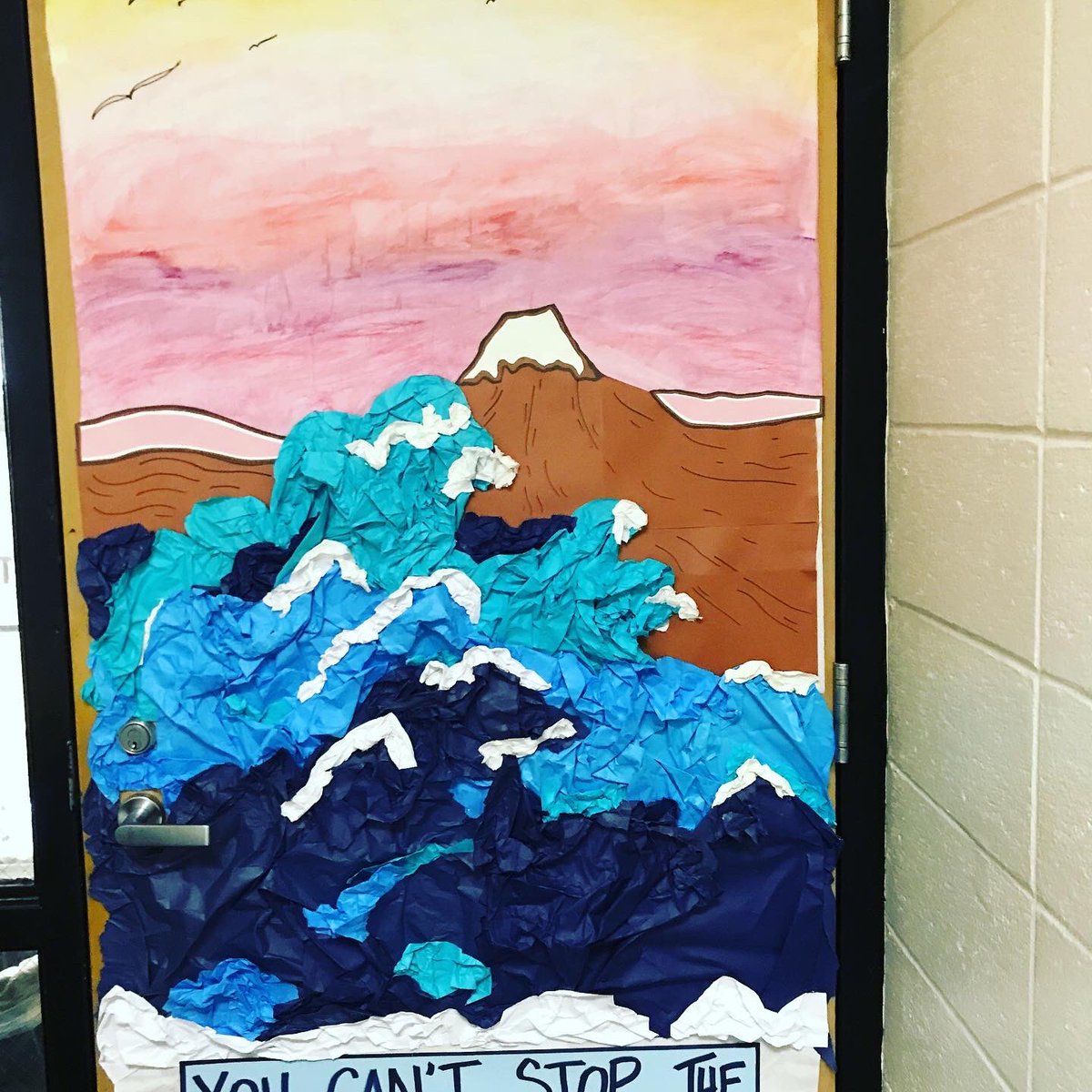 MoretsC's tweet photo. You can’t stop the waves but you can learn to surf. -HKZ #doordecor #newschoolyear #newbeginnings #letsdothistogether #makeart #inspireothers #openyourmind #trynewthings #takeachance #meetnewpeople #allbearcreek https://t.co/FPR2E2tnUP