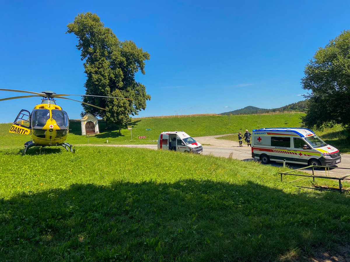 📟 T2-VU eingekl.Person
📅 07.08.2021
⌚ 11:56 Uhr
🌐 LB32
🚒 FF Altpölla
🚒 FF Neupölla
🚒 FF Fuglau
🚒 FF Altenburg (storniert)
🚁 Notarzthubschrauber C2
🚑 Rotes Kreuz Horn (2x RTW+ NEF)
🚑 Rotes Kreuz Zwettl (BEL)
🚓 Polizei

#einsatz #presse #einsatzdoku #feuerwehr #122live
