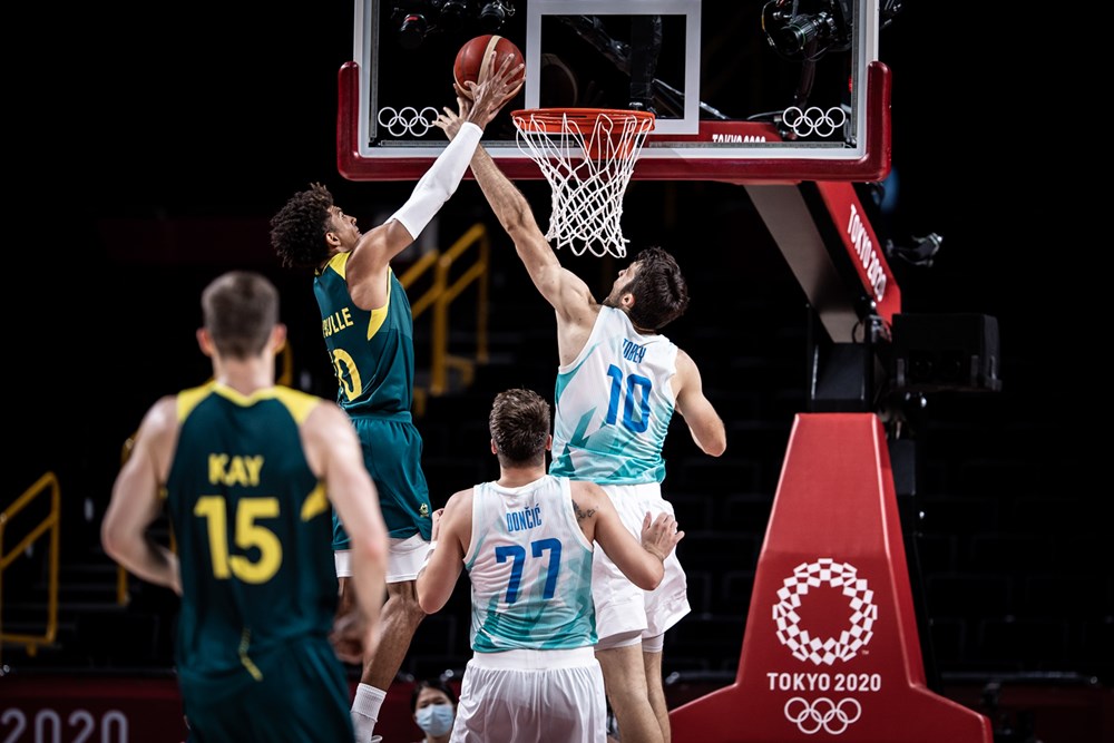 slo_kosarka's tweet photo. Na našo žalost so se z bronasto medaljo okitili Avstralci, ki so na tekmi za končno 3. mesto Slovence premagali s 107:93.

📊 @luka7doncic 22 točk, @prle_10 18, @miketobey10 13, @JakaBlazic 12, @zoran_dragic 9, #Čančar 8, @Dimec12 6, @Edo_Muric 5; @Patty_Mills 42. #Olympics https://t.co/MDVAQ6A4EV