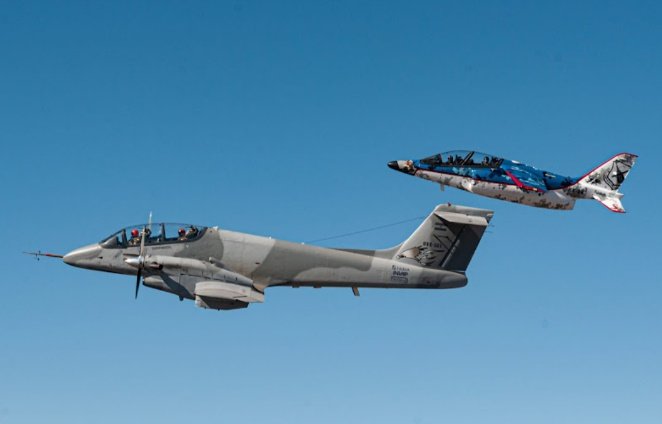 Matias1roArg's tweet image. 🇦🇷#FADEA
🗣️IA-58 #PucaraFenix ISR y un IA-63 #PAMPAIII bloque 2 para la #FuerzaAerea en vuelo de pruebas en los cielos cordobeses. 💪🇦🇷