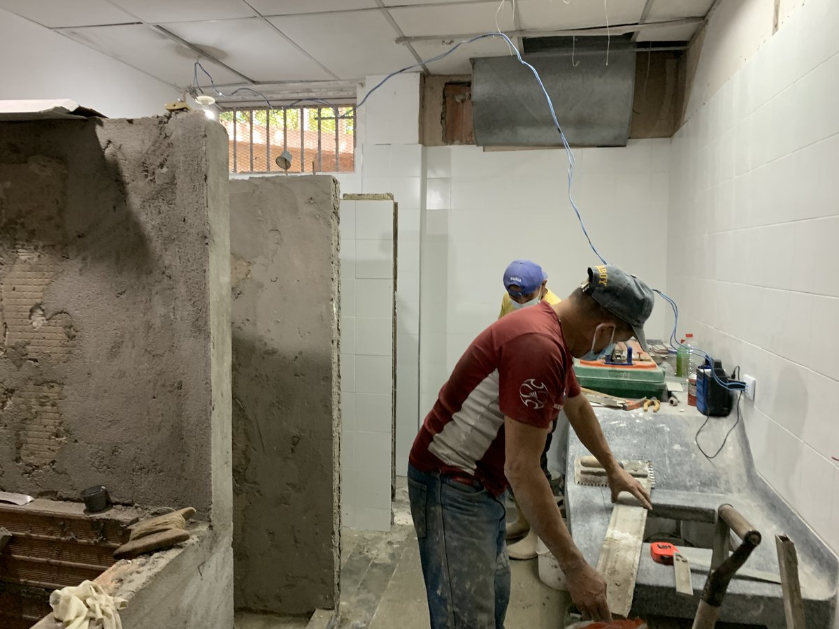 CICR_ve's tweet photo. Apoyamos a los trabajadores sanitarios y pacientes a través de la rehabilitación de la infraestructura de centros médicos como el Hospital Central de #SanCristóbal, donde seguimos mejorando áreas como el depósito, una sala de trauma y los baños de la sala de emergencia pediátrica https://t.co/miiNyJ4skJ