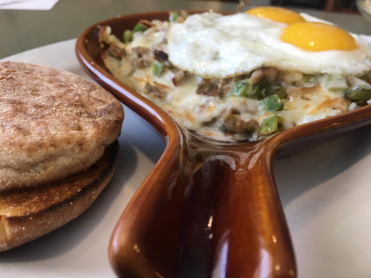 usegg's tweet photo. Breakfast for Lunch or Lunch for Breakfast? We serve our full menu seven days a week from 6:30am-2:30pm. Enjoy a Burger at sunrise or an Idaho Hot Skillet for a late lunch. #USEgg #Breakfast #Brunch #Lunch https://t.co/NBm8NB9iNC