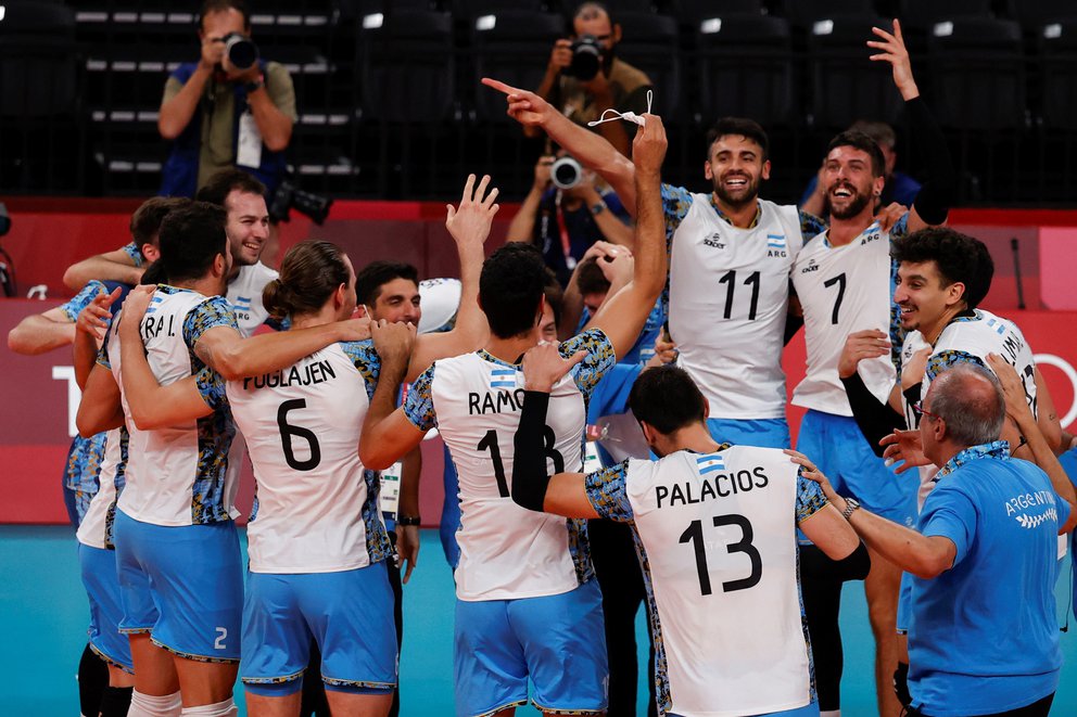 #Tokyo2020 #Volleyball | HISTÓRICO: EL VOLEY ES DE BRONCE 🇦🇷🥉

El seleccionado argentino de vóley masculino venció a Brasil en cinco sets y se quedó con el tercer puesto dentro de los Juegos Olímpicos.

👉 diariominutocero.com.ar/historico-el-v…