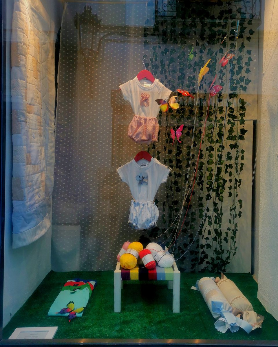 URlimonoficial's tweet image. Lola Blanco Mercería.

Una mercería de las de siempre, renovada, donde puedes encontrar todo lo que necesitas.

Sus escaparates nunca pasan desapercibidos, una imagen siempre muy cuidada.

#visualmerchandisingdesign
#escaparatismo #escaparates #retaildesign #retail #blog