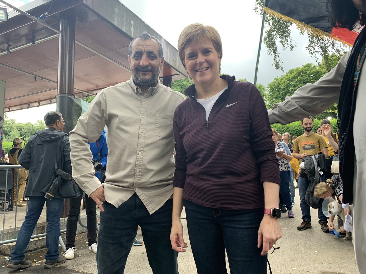 MohammadAsif_1's tweet photo. With our beautiful First Minister of Scotland at Govanhill International Festival.
The only head of state in Western Europe who welcomes refugees & migrants to Scotland. @NicolaSturgeon
#RefugeesWelcome
#GovanhilInternationalFestival
#AnotherScotlandIsPossible https://t.co/h1IoK5jCHb