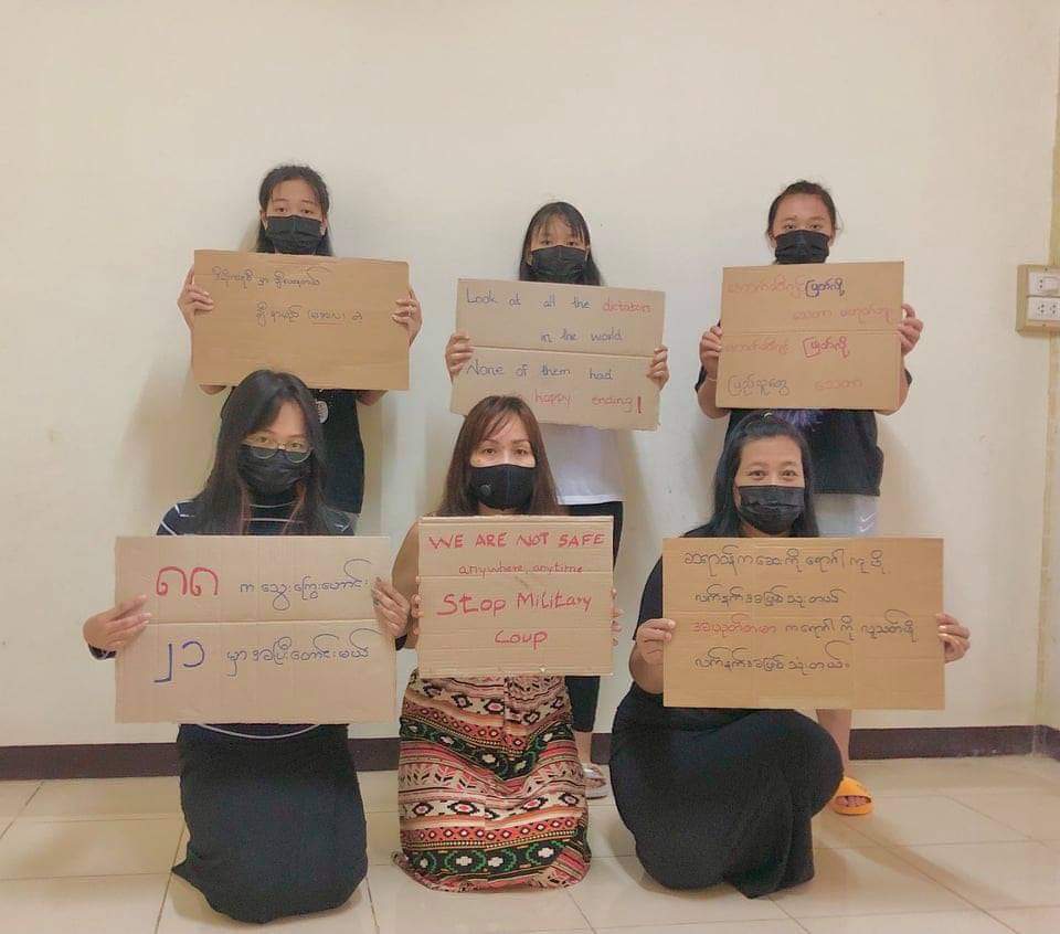 Chanapai247's tweet photo. Fearless girls of #Yangon held indoor strike tonight .
#Aug7Coup #WhatsHappeningInMyanmar https://t.co/xI6C0apNJa