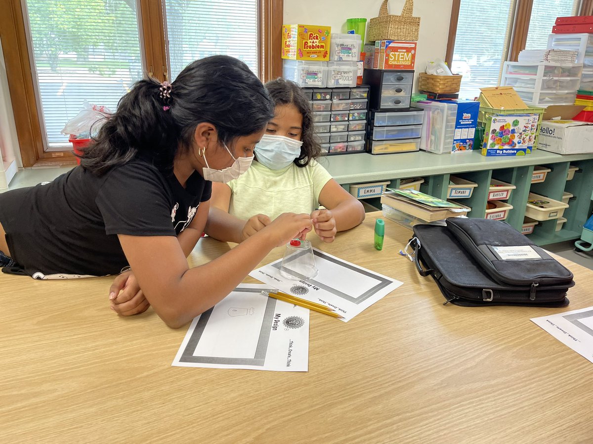 MrsSorengsClass's tweet photo. Students worked together to save Sammy. Each group was able to successfully get Sammy’s life preserver on him using paper clips and their communication skills.  @D59Ridge #D59Learns https://t.co/zXKvfSSSXP