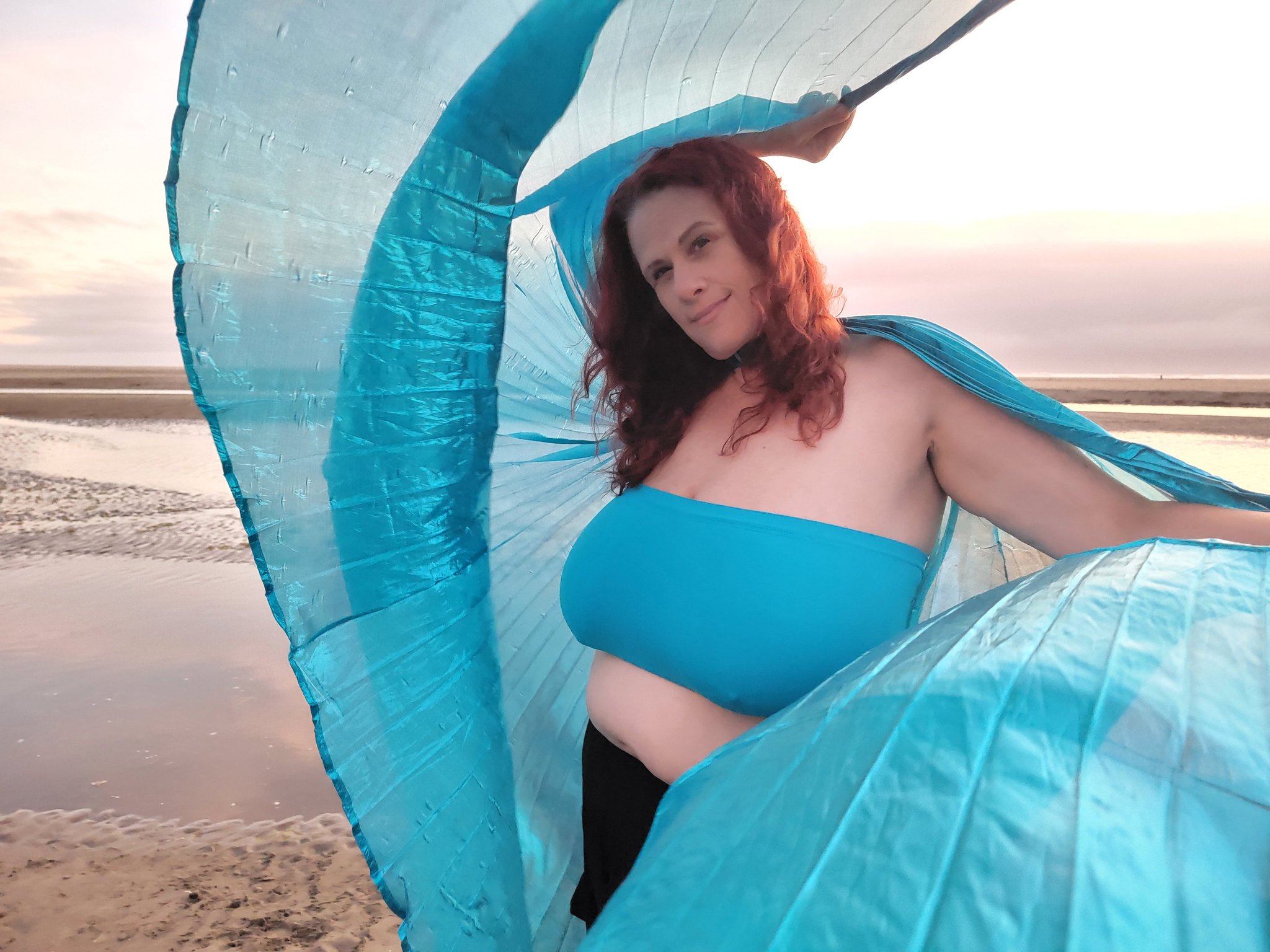 1 pic. https://t.co/blQjji3fcI Boobs and Wings by the Sea. https://t.co/CyG3PYTfOs
