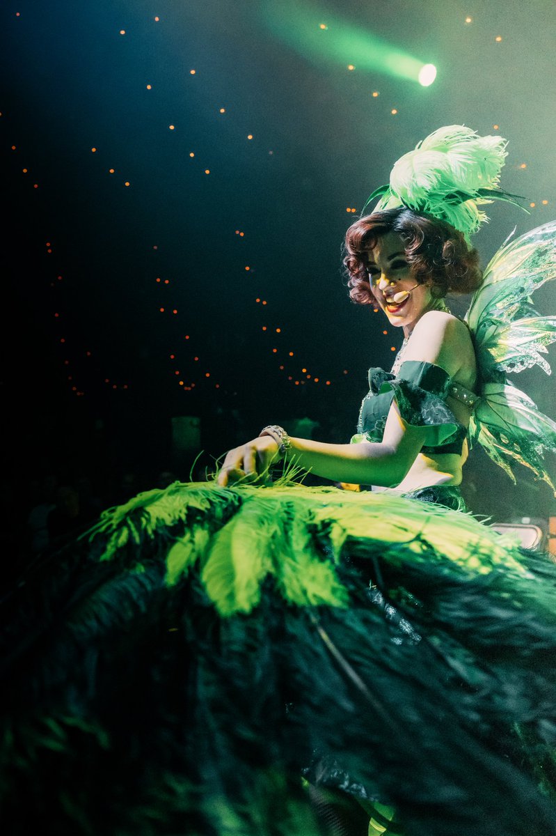 "Come on-a my house, my house-a come on..."