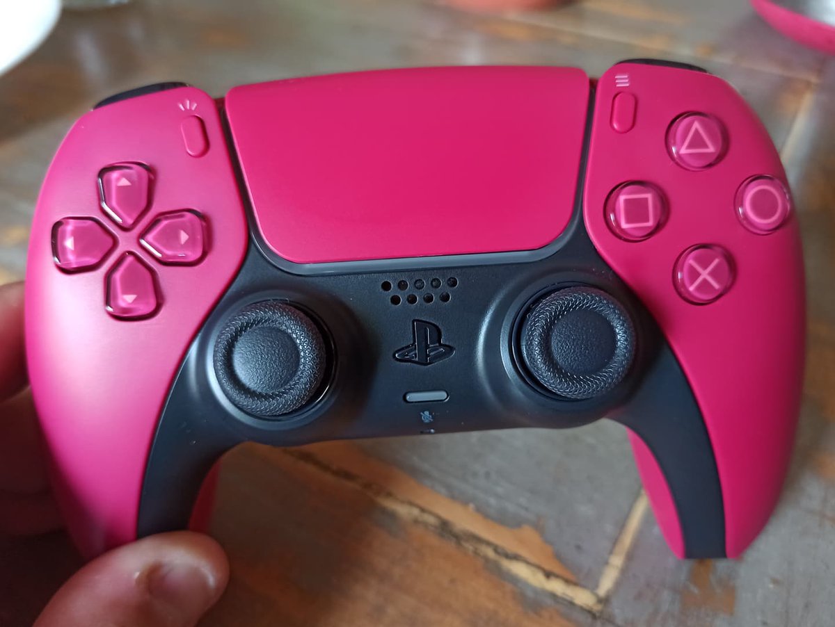 maviedegeek's tweet photo. Bonjour toi ! 

#dualsense #liedevin #ps5 @PlayStationFR https://t.co/hwSgMfGW7v