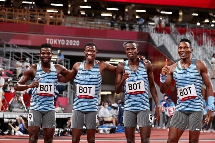 OfficialBrandBW's tweet photo. DID YOU KNOW 

Botswana has become the first African country to win a medal in the men's 4x400m since Nigeria in 2004!, while also beating the African record they set yesterday.

Congratulations once again! 🥉🥉🥉 https://t.co/PaK4WVltLl
