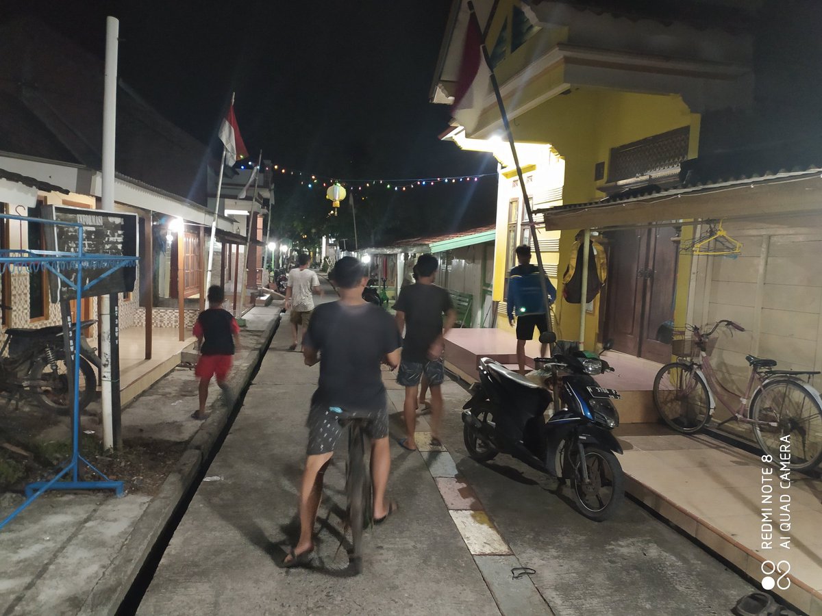 Pemuda Gribigan Desa Wedung Kec. Wedung guyub rukun melaksanakan penyemprotan Disinfektan rumah warga setiap malam Ahad di Wilayah Rw 5 Desa Wedung Kec Wedung Kab. Demak
#5M1D
<a href="/bpbd_demak/">BPBD Kab Demak</a> 
<a href="/ganjarpranowo/">Ganjar Pranowo</a>