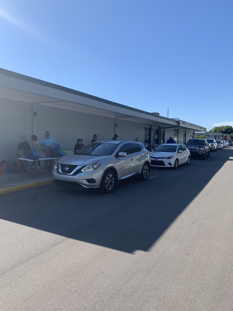 HaileeFergy's tweet image. Great turnout for @SusanLValdes drive-thru backpack giveaway at @PierceMS0082 @PabloGa81582997 @Piercemedia2 @NadiaCombsFL @AddisonGDavis #archers #hubofthecommunity